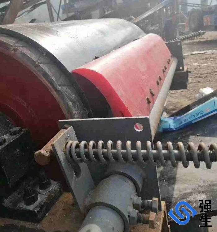 濱州強生重工(電話18366865222)專注生產(chǎn)聚氨酯清掃器清掃器,輸送帶清掃器,皮帶機清掃器,聚氨酯清掃器,皮帶清掃器,聚氨酯刮刀、聚氨酯刮板、清掃器刮板、聚氨酯清掃器